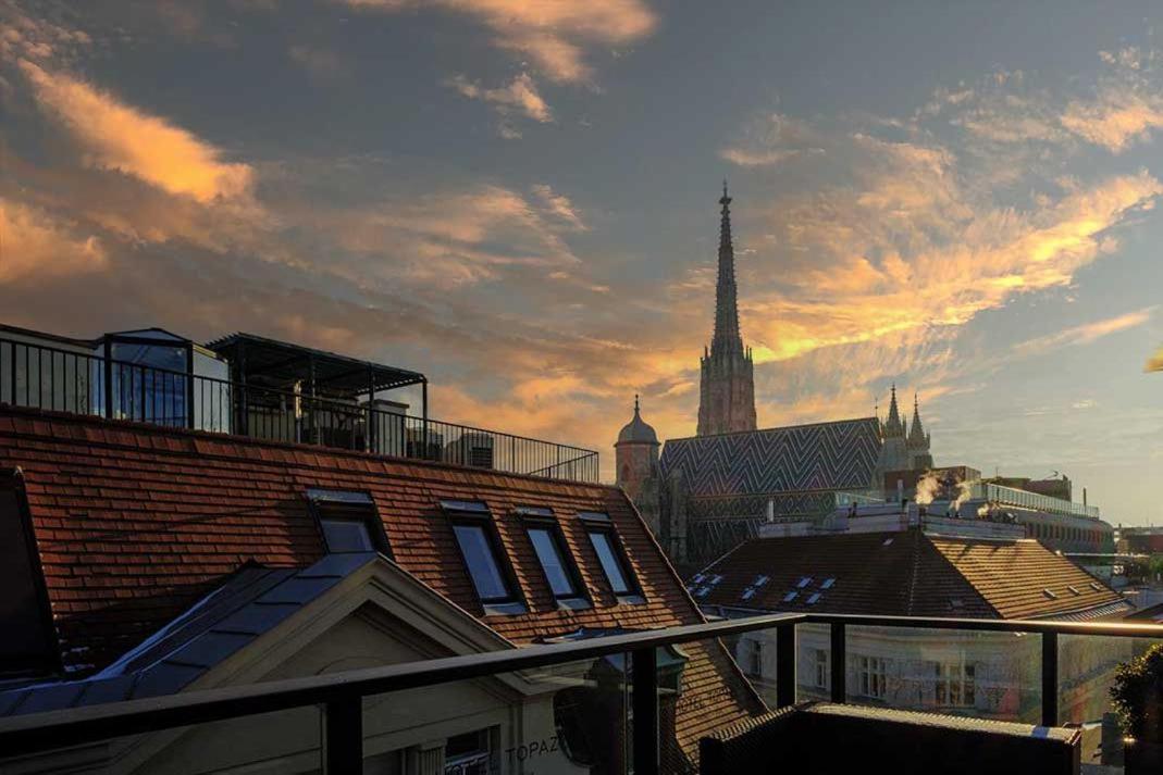호텔 토파즈 앤 라미 비엔나 외부 사진 View of St. Stephen's Cathedral from the rooftop of the Vienna University of Economics and Business