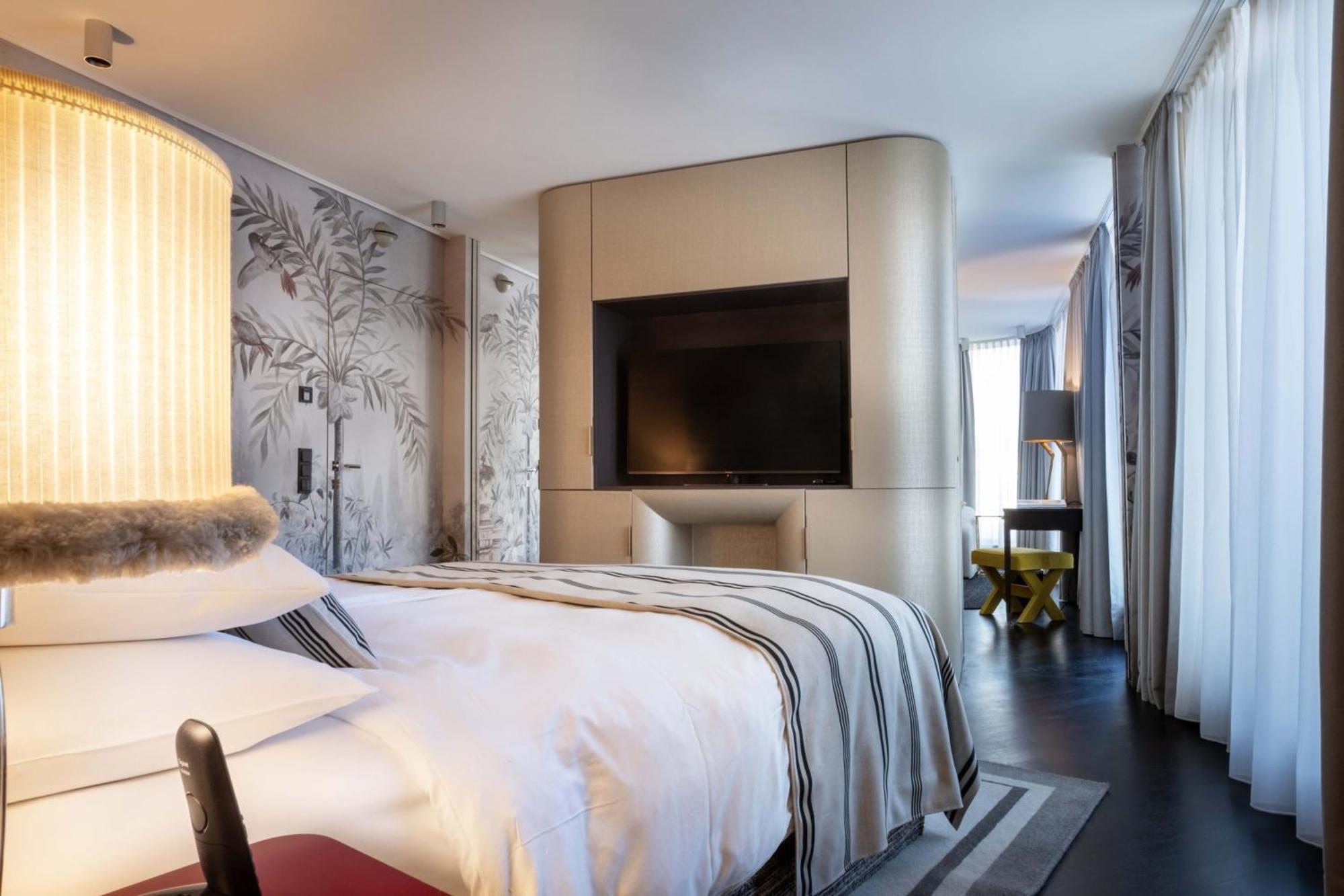 호텔 토파즈 앤 라미 비엔나 외부 사진 A bedroom at the Mandarin Oriental