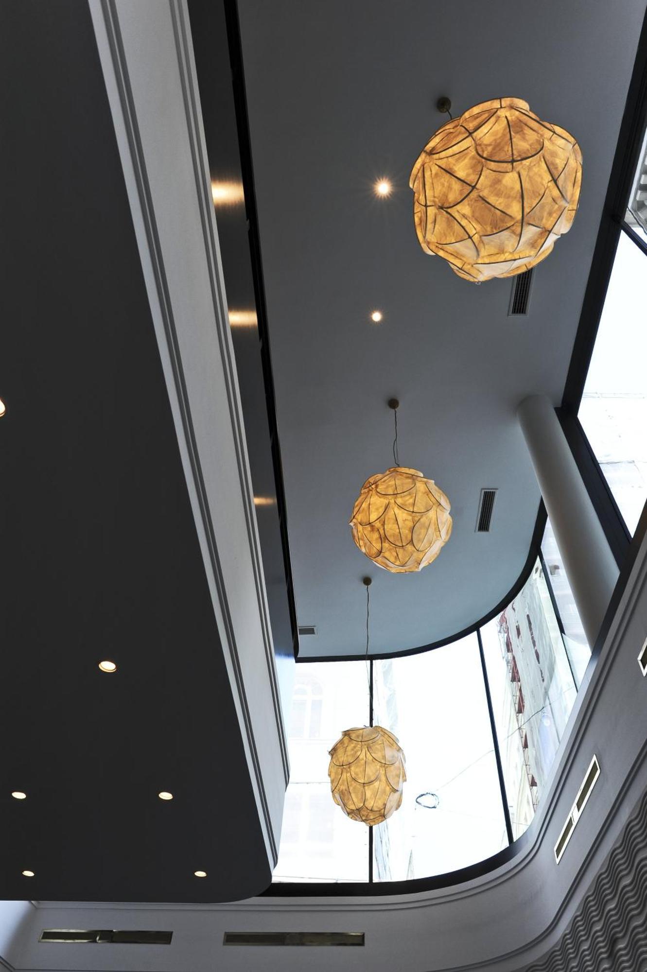 호텔 토파즈 앤 라미 비엔나 외부 사진 The ceiling of the main hall